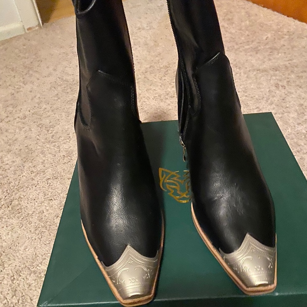Beast black boots with silver accents